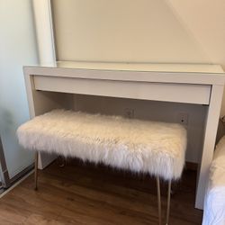 White Minimal Vanity Table With Chair