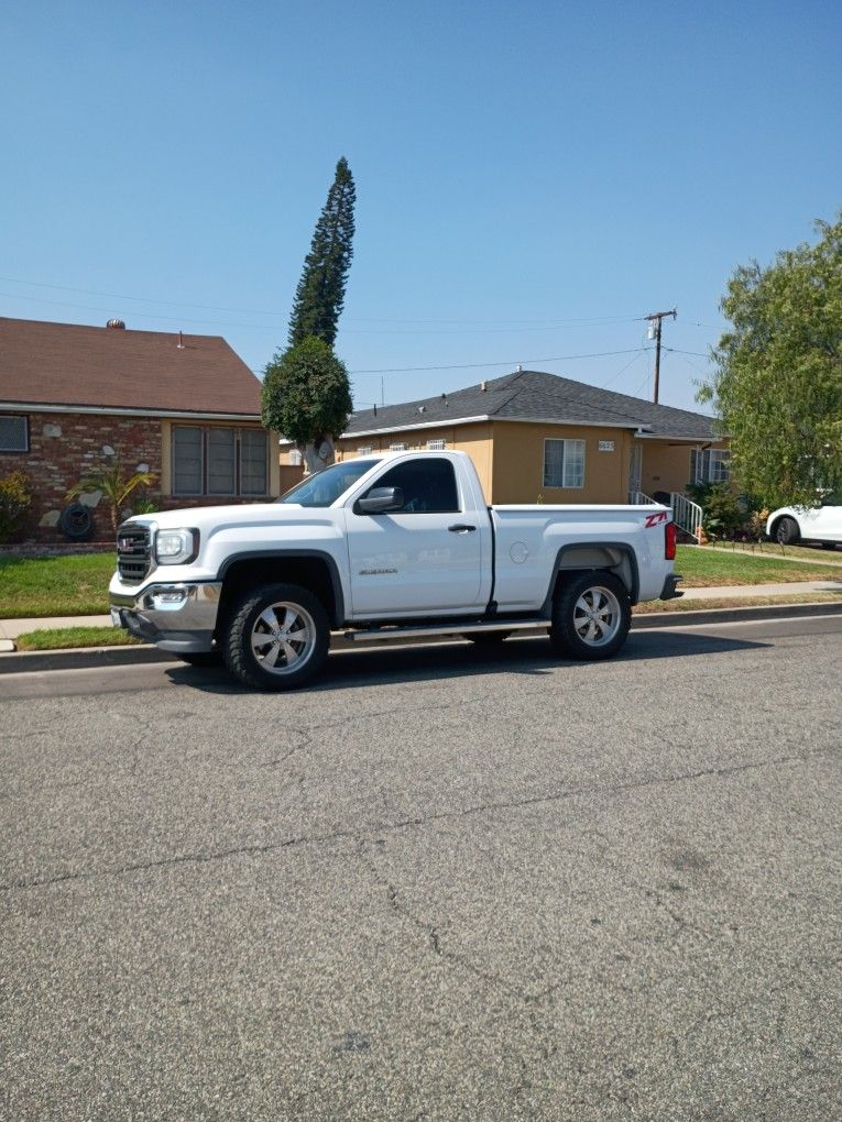 GMC Sierra 2016 Intro Wheels Toyo Tires Truck Looks and Runs Amazing Needs Nothing $5k  Sound System