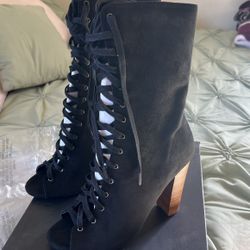 BRAND NEW Size 10 FashionNova Heels