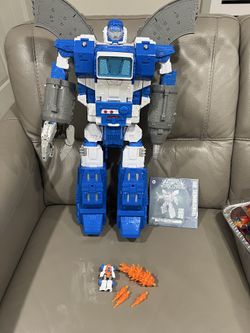 Transformers titan class guardian robot