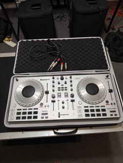 Numark Mixtrack Platinum fx