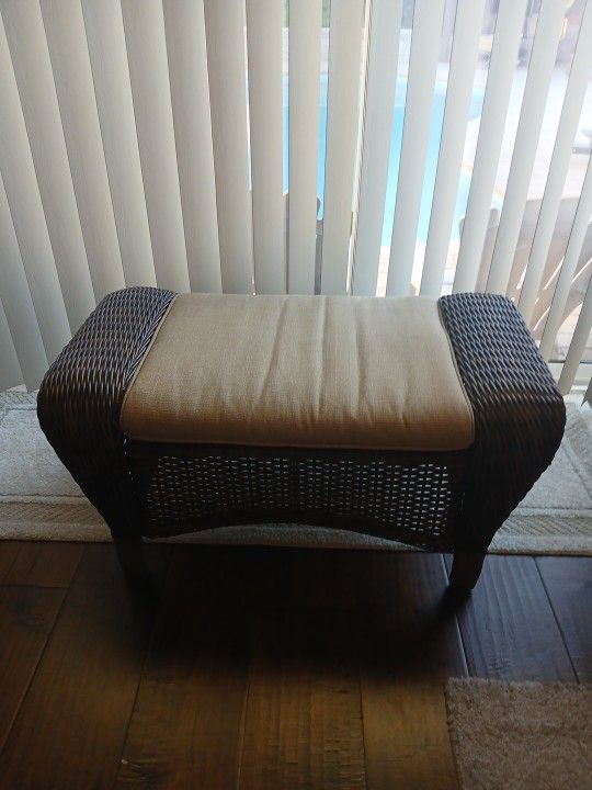Wicker Ottoman Hampton Bay