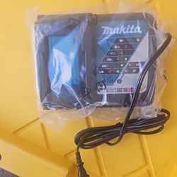 Makita Charger 