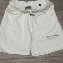 White Essentials Shorts, size Small