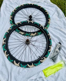 BMX 26” Cult wheelset and new Vans Cult tires & extras