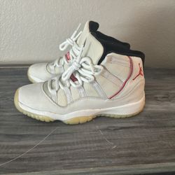 Air Jordan 11 Retro “ Platinum Tint” size 5.5