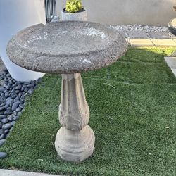 Birdbath /Bird feeder