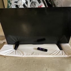 34-35in Roku Smart TV GREAT CONDITION 