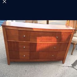 🎁SOLID WOOD  DRESSERS $199 Each🎁