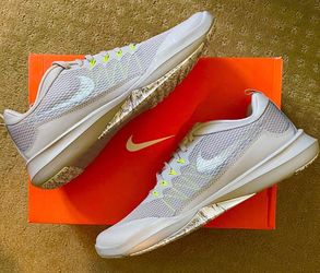 Nike Legend Trainer Size 9
