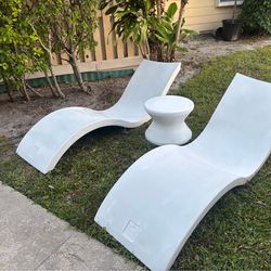 Water Lounge Chairs and Table