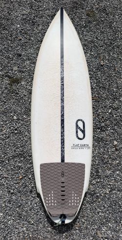 Slater Designs Flat Earth Surfboard- 5’6  27.1  Great condition