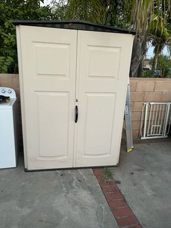Rubbermaid vertical shed