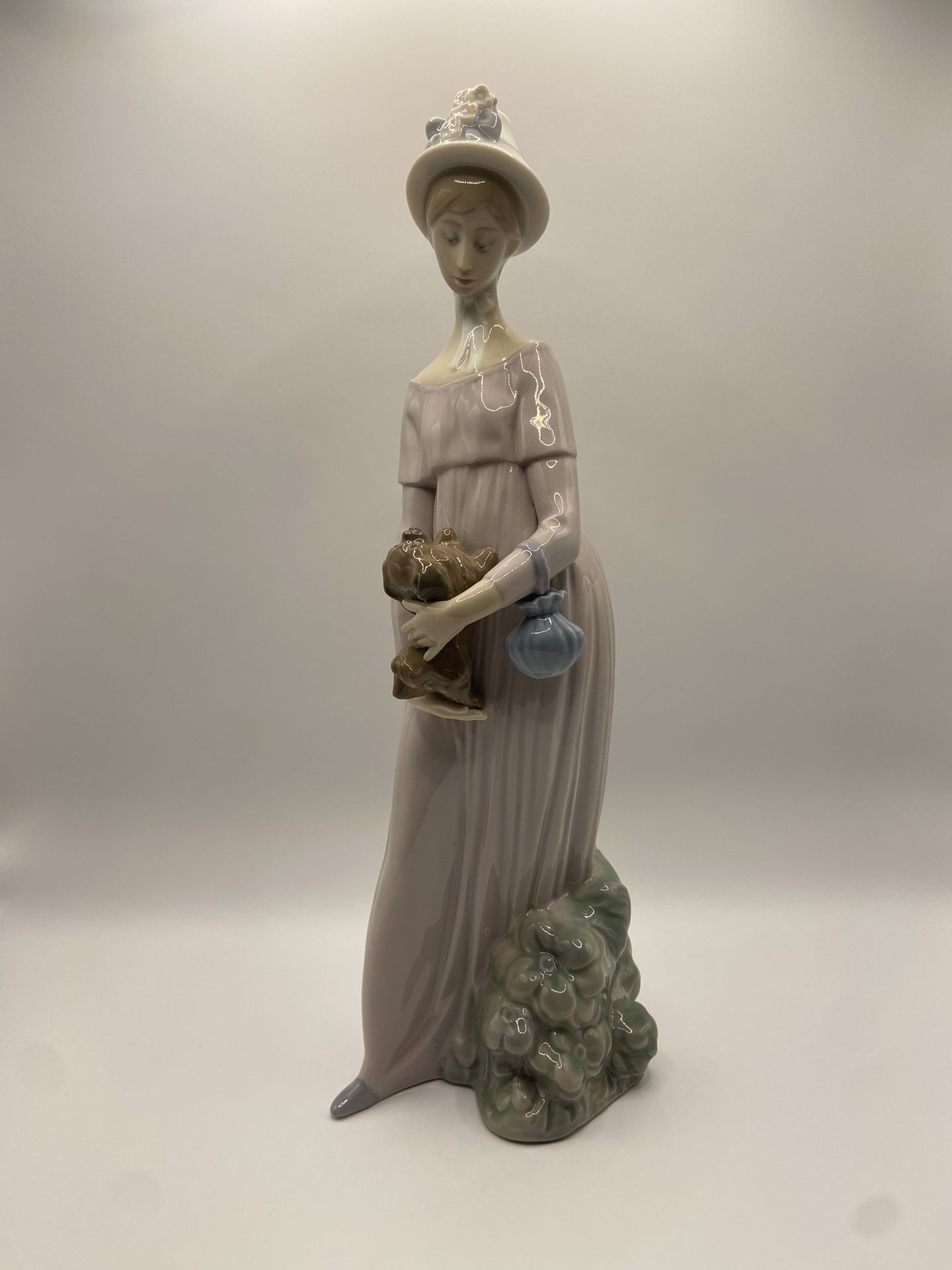 LLADRO Woman Holding Dog Figurine #4994