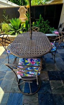 Patio outdoor table and chair Accepting OFFERS