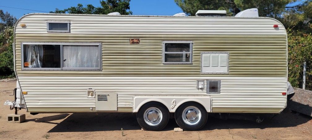 Vintage 1975 IDEAL TRAVEL TRAILER