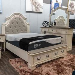 🐉New🐉$10 Down Payment Finance ▪️▪️Realyn Queen Storage Bed , Dresser and Mirror 🐉 Realyn Chipped 3 Piece Queen Bedroom Set🐉 Delivery Available 