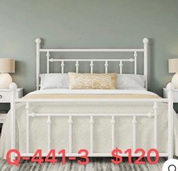 （Q-441-3）Sculpted-Post Victorian Platform Metal Bed Frame with Headboard and Footboard, Under-Bed Storage