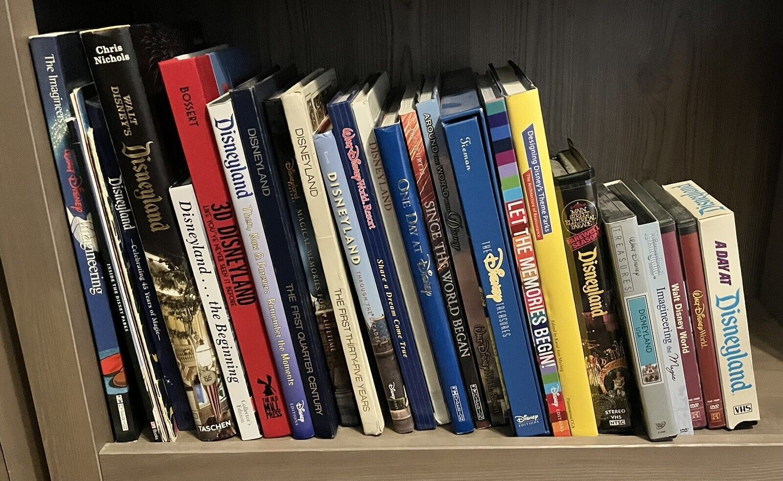 Huge Disneyland/Disney World Library. Excellent Condition. 30 Items.