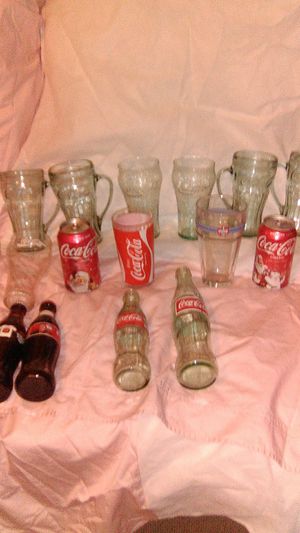 Photo Coke cola cups n bottles n can collection