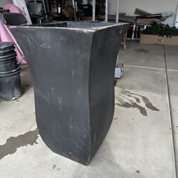 Mayne 30” Tall Valencia Planter