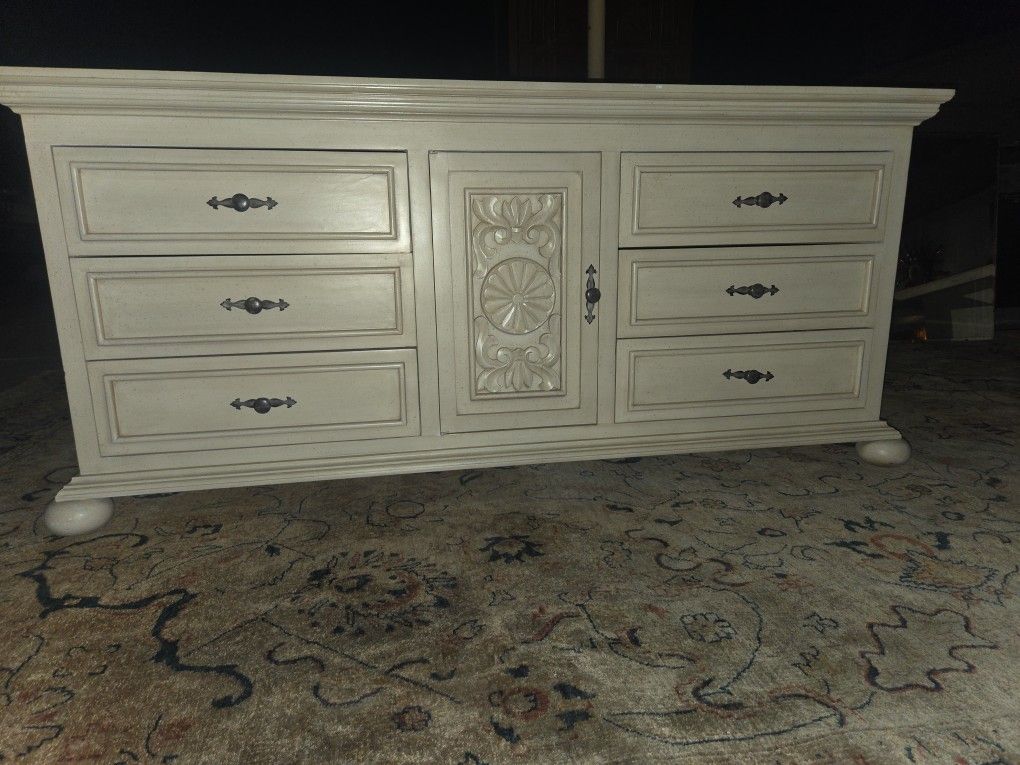 Solid Wood Dresser (Off White)