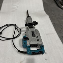 Makita HM1304B 35 lb Demolition Hammer – Heavy Duty – Works Great