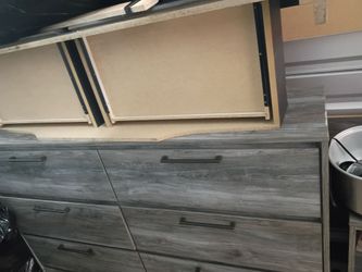 Queen size bedroom set with the Mattress