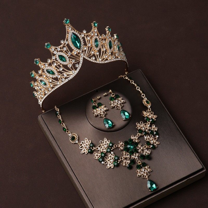 1 Green Crown With 2 Pearl Bracelet