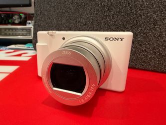 Sony ZV-1 II White Creator Bundle - Like New - GP-VPT2BT Grip + 4 Batteries + 128GB SD