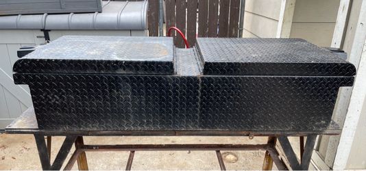 Heavy duty metal tool box