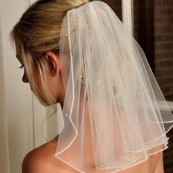 New Elegant Short White Bridal Veil with Subtle Beading