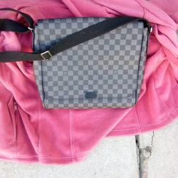 Authentic Louis Vuitton District Messenger Bag