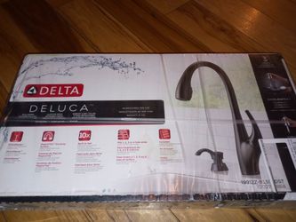 DeLuca Single-Handle Pull-Down Sprayer Kitchen Faucet with ShieldSpray Technology and Soap Dispenser in Matte Black