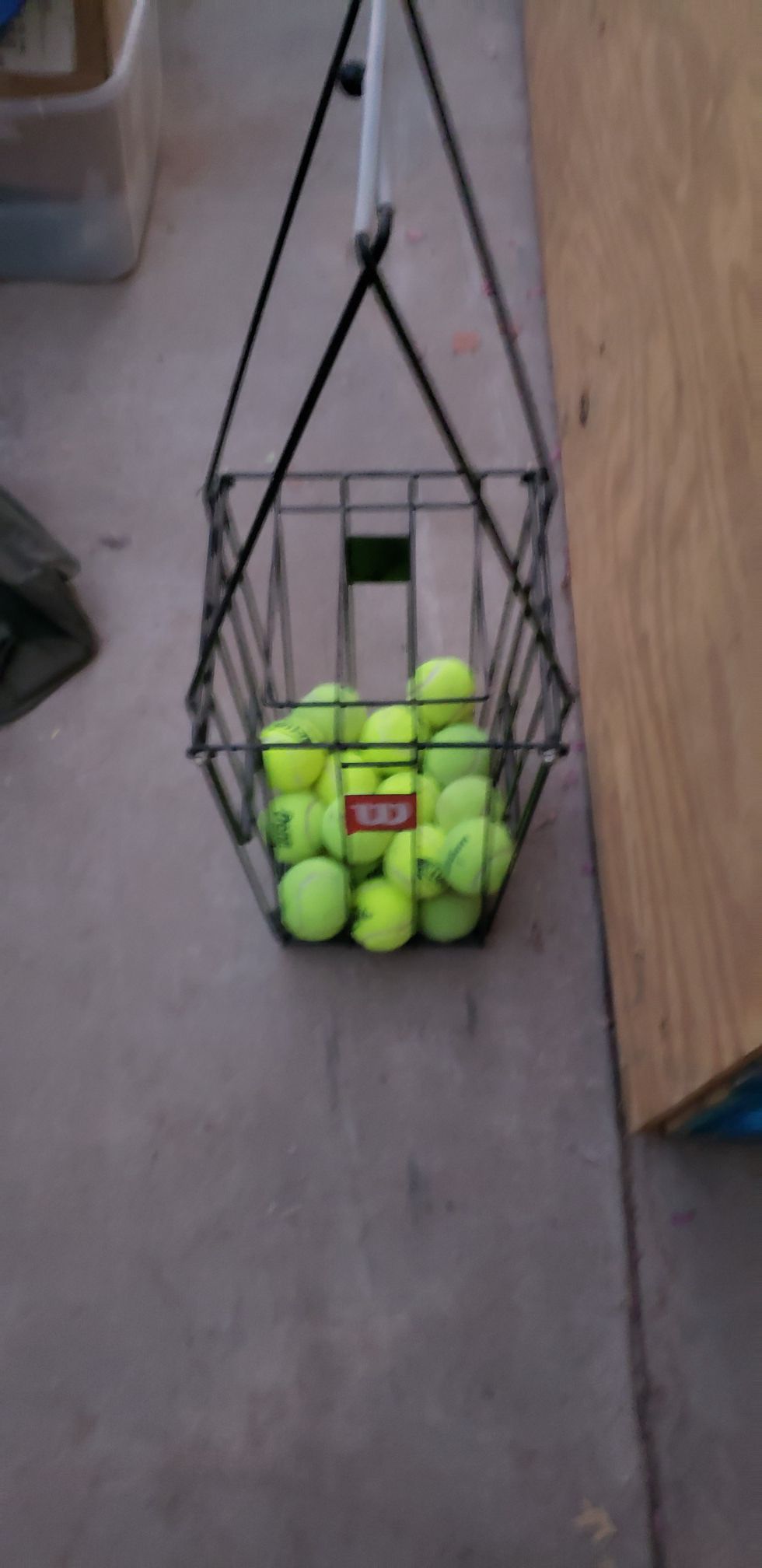 Wilson tennis ball hopper