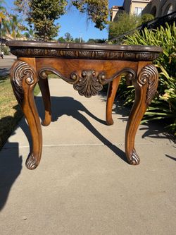 End Table with Marble Top. Pickup Escondido