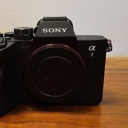 Sony 7a IV LOW SHUTTER COUNT LESS THEN 9000 MINT