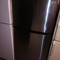 2 Yr Old LG Stainless Steel 23.8 Cu Ft Fridge/Freezer