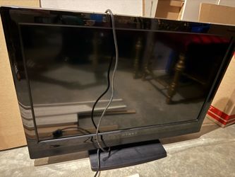 Dynex DX-32L221A12, a 32-inch LCD HDTV