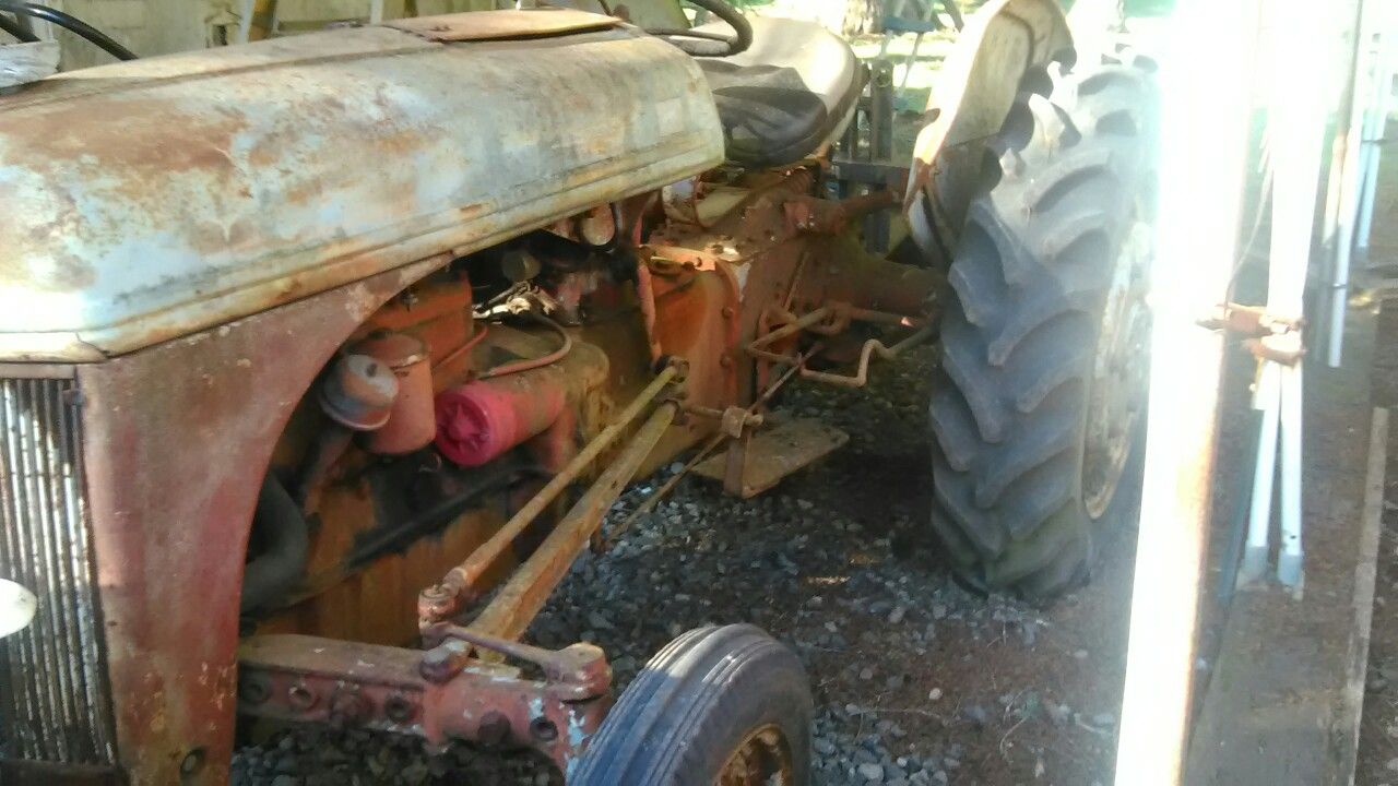 Old school Ford tractor run listen then 2 years ago