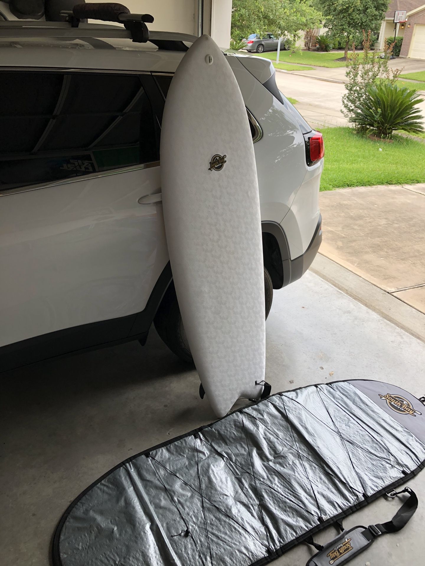 5’8 hybrid surfboard and bag