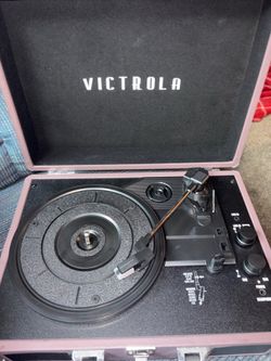 Victrola Suitcase Record Player – Excellent Condition 🎶