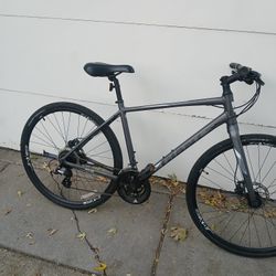 Giant Scape Hybrid Bike 