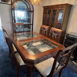 Dining Table and 6 Chairs 