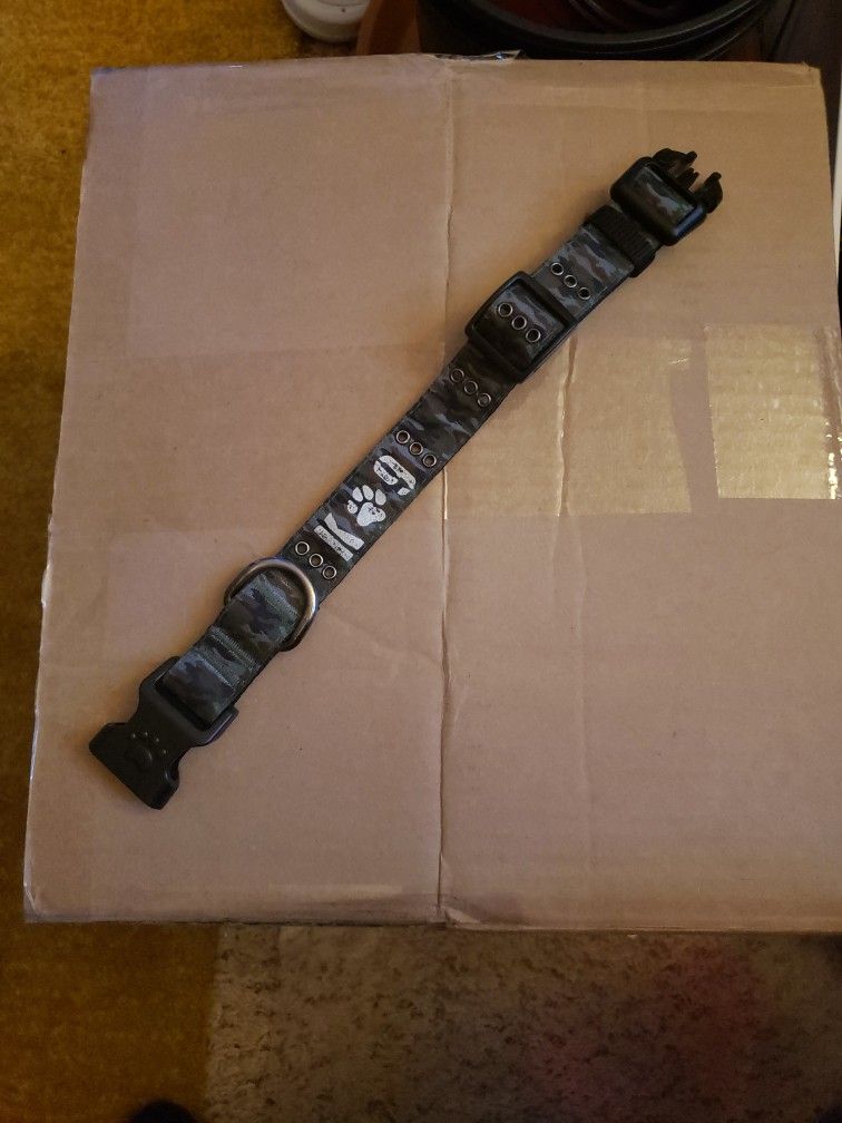 Military Style Dog Collar With Metal Rivits Size Small