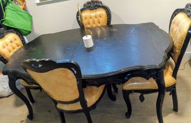 FREE Baroque French/Victorian style dining table