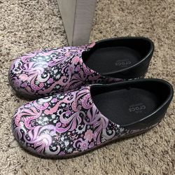 Croc Clogs-purple Paisley Size 7