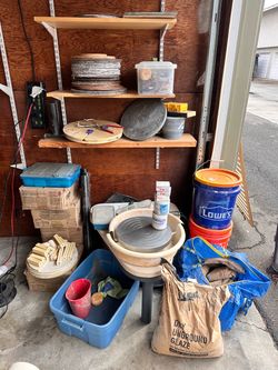 Potter studio wheel lot - Clay, glaze, tools, standing legs
