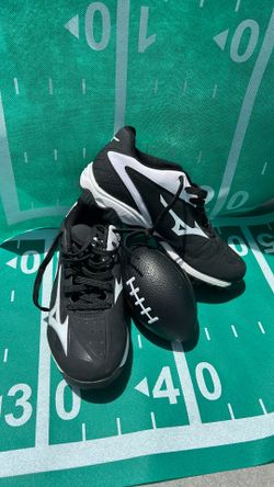 Mizuno kids size 3 football cleats