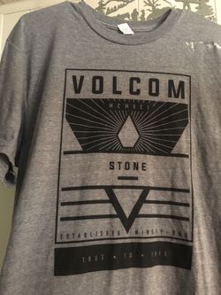 New VOLCOM tee $7 obo